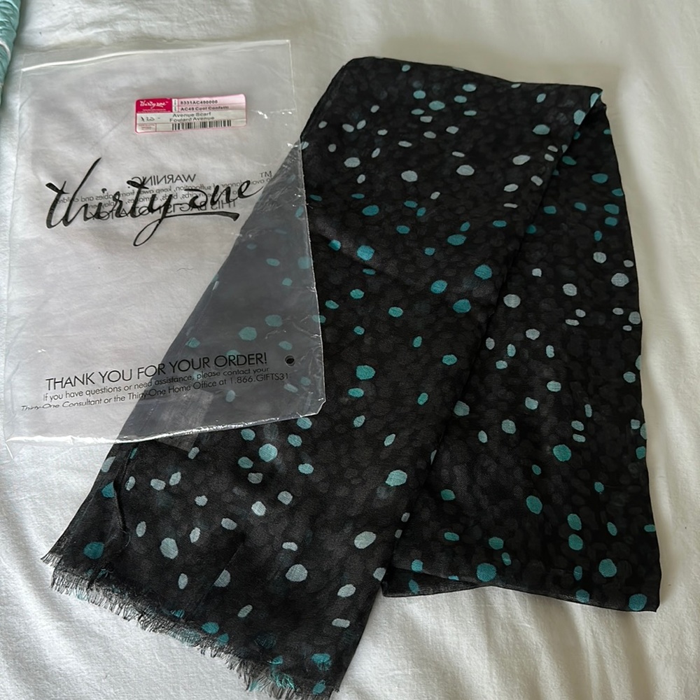 NWT ThirtyOne Avenue Scarf in Cool Confetti